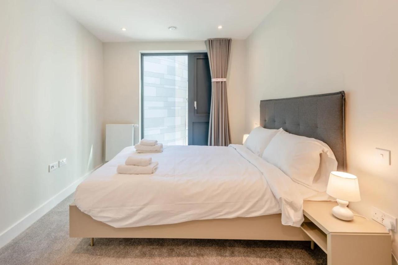Modern Apartments In Brentford 2 Minutes Walk From Kew Bridge 외부 사진
