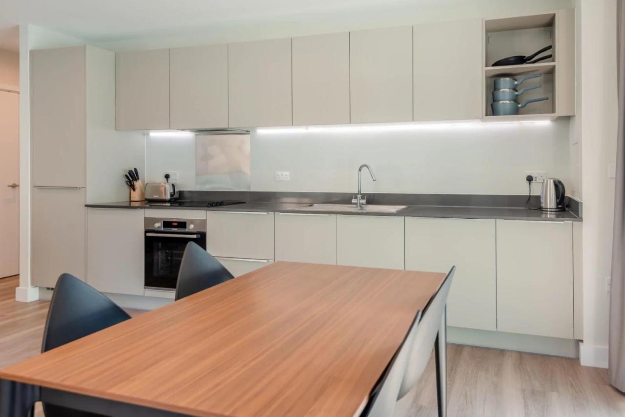 Modern Apartments In Brentford 2 Minutes Walk From Kew Bridge 외부 사진