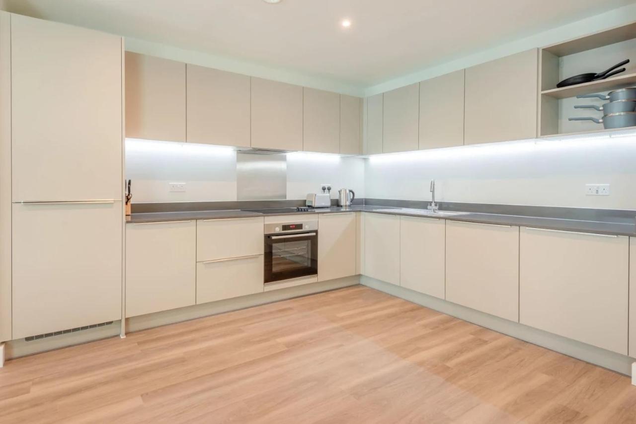 Modern Apartments In Brentford 2 Minutes Walk From Kew Bridge 외부 사진