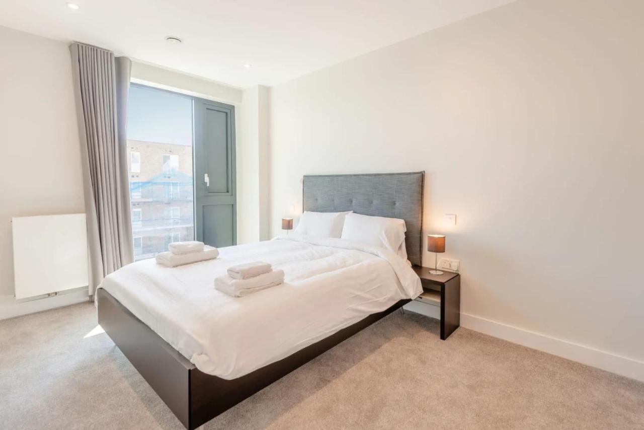 Modern Apartments In Brentford 2 Minutes Walk From Kew Bridge 외부 사진