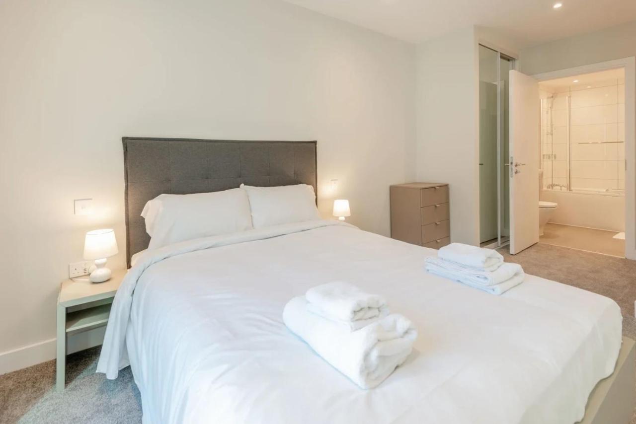 Modern Apartments In Brentford 2 Minutes Walk From Kew Bridge 외부 사진