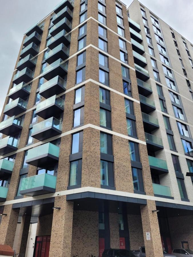 Modern Apartments In Brentford 2 Minutes Walk From Kew Bridge 외부 사진